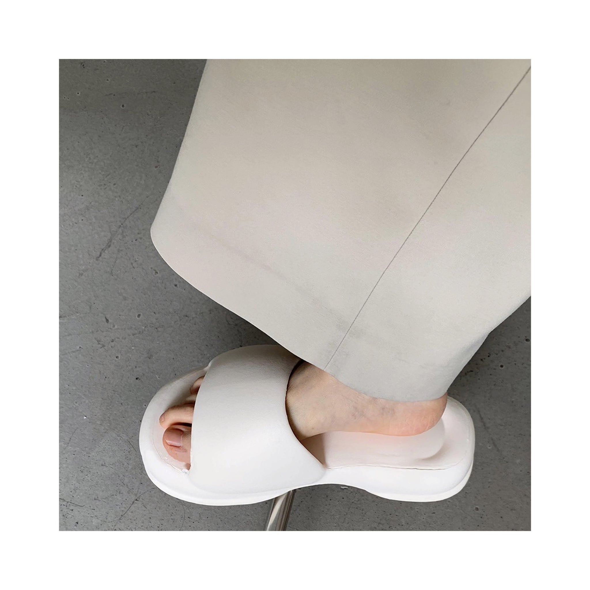 .Volume Sandal