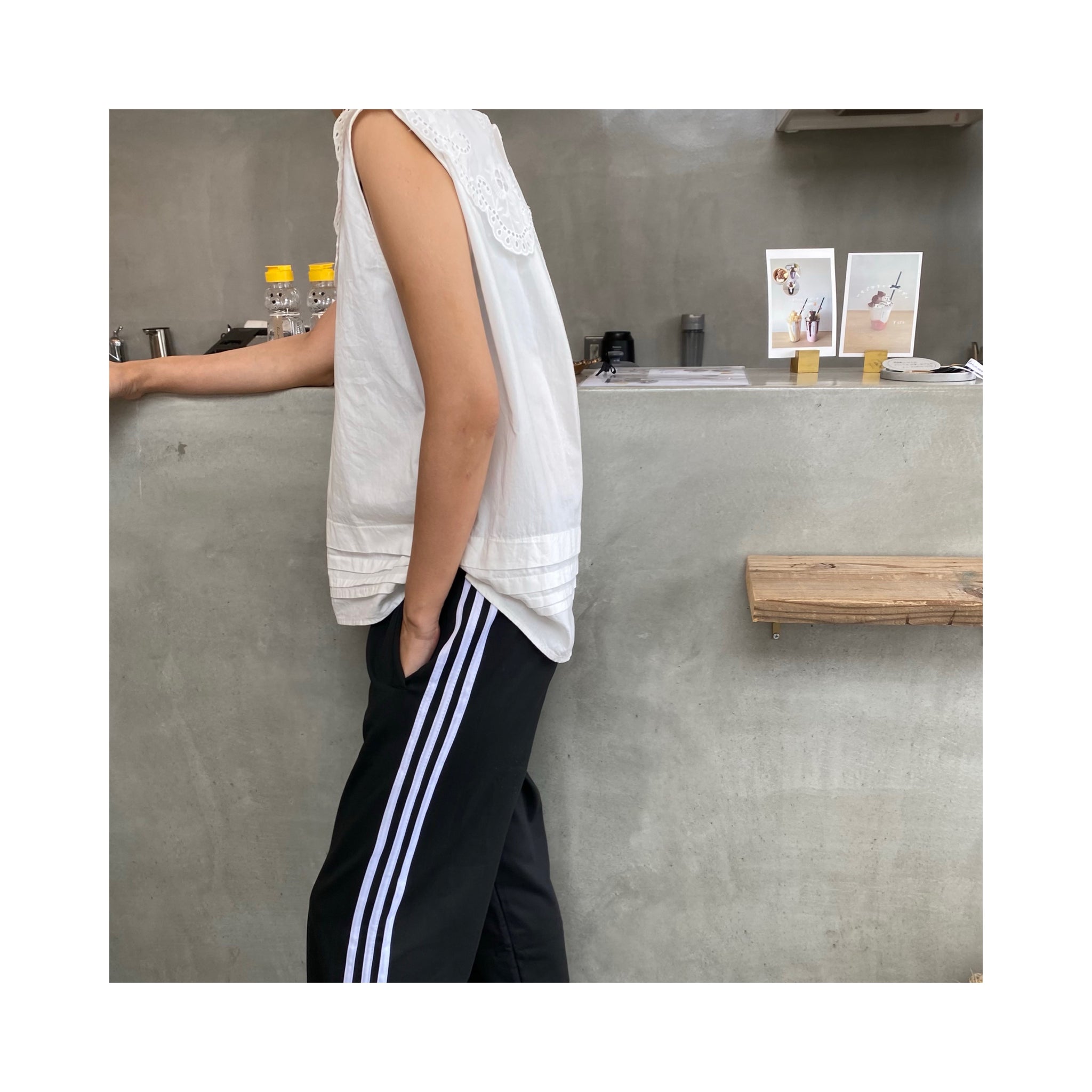 .embroidery collar blouse