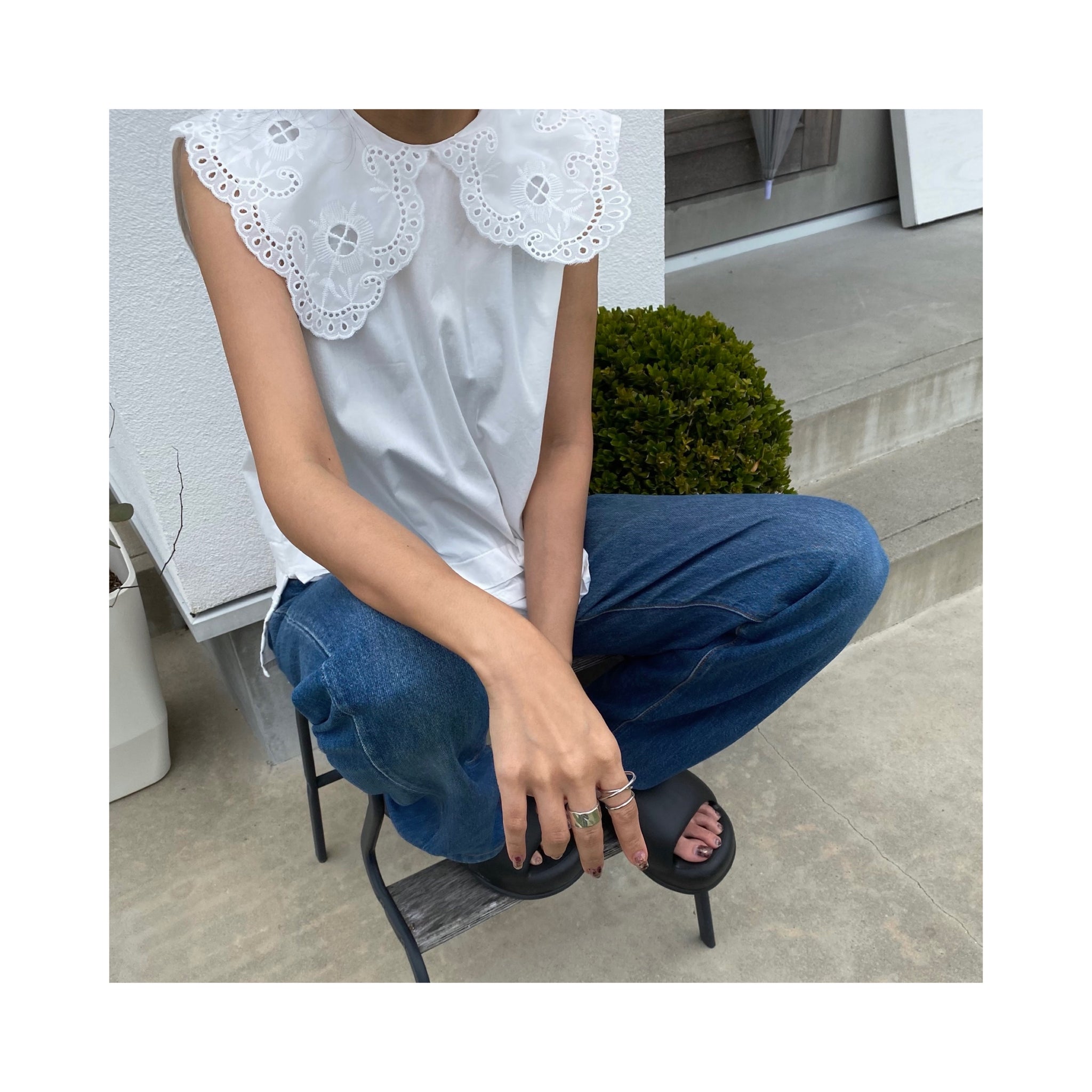 .embroidery collar blouse