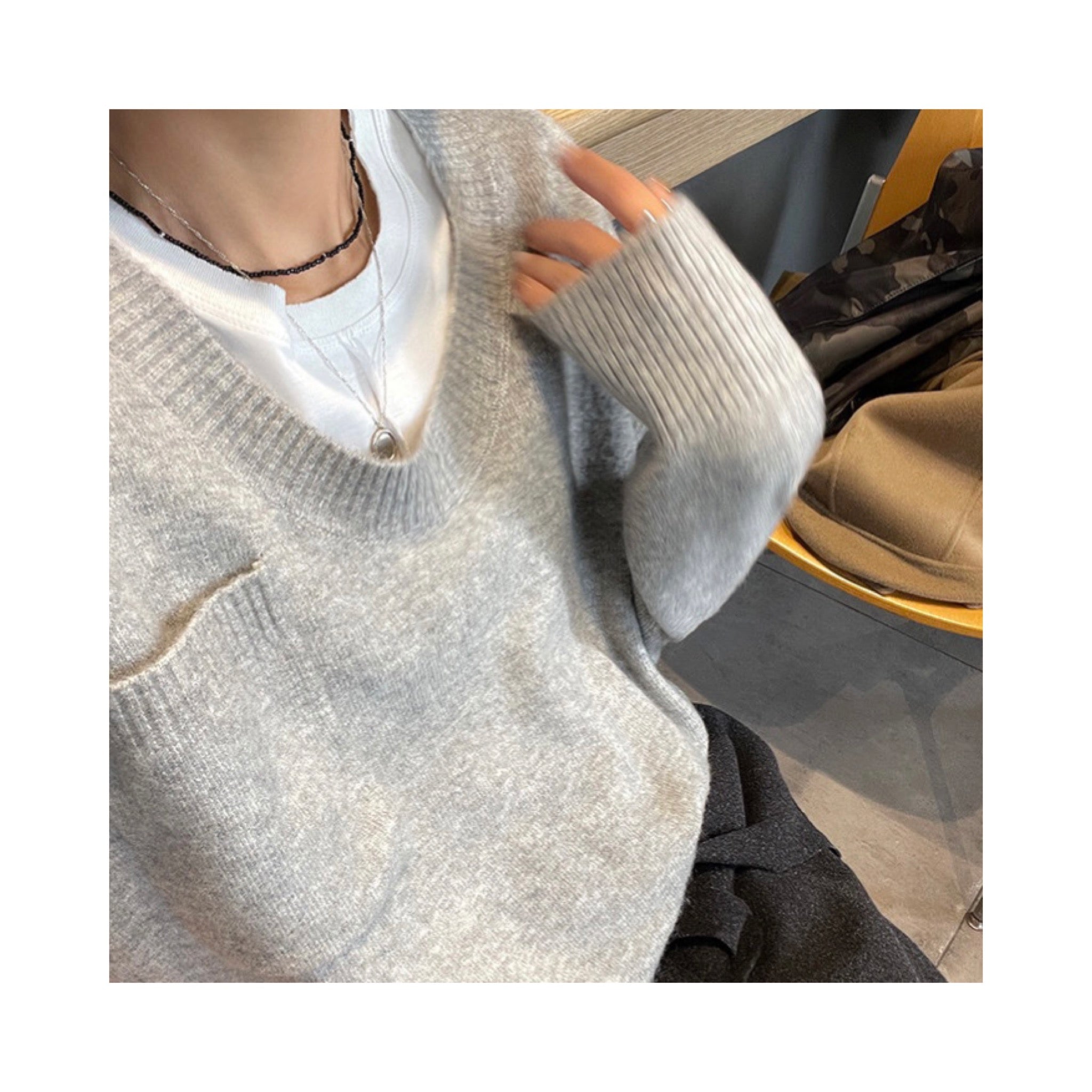 UVneck knit